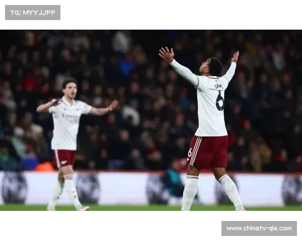 伯恩茅斯2-3不敌阿森纳，伊劳拉争议判罚质疑定位球合理性